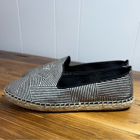 DV Dolce Vita Women Flat Espadrille Slip On shoes Black Tan Geometric Stripe 8.5 - Picture 5 of 9